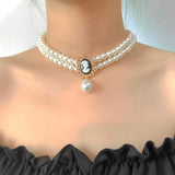 choker perlé et vintage impératrice